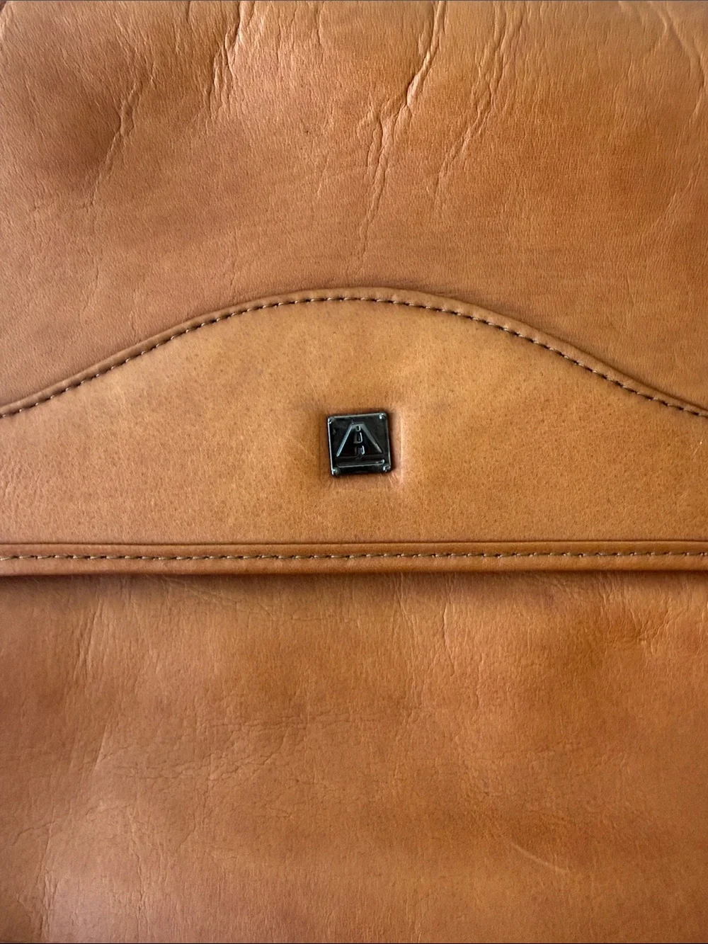 Avenues Men's Leather Messenger Bag in Brown Leather